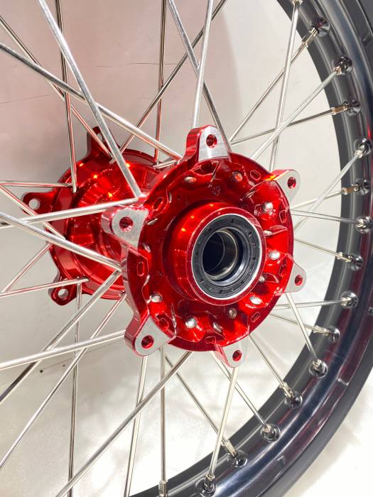 Обод в сборе 2,15-18" Unison 7116, ступица GH Hasky 21/18-Unison 7116-GC hub