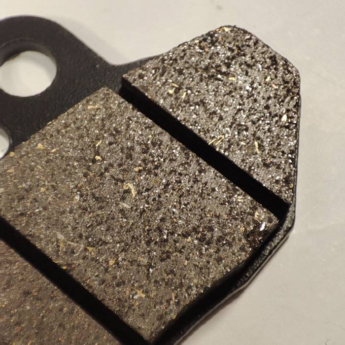 Колодки тормозные дисковые  #2 (кит. скутер с ухом)