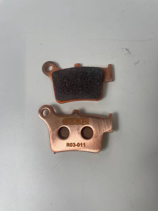 Задние тормозные колодки-R03