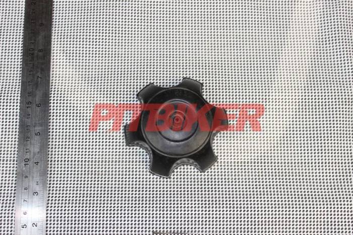 Крышка бензобака пластиковая черная